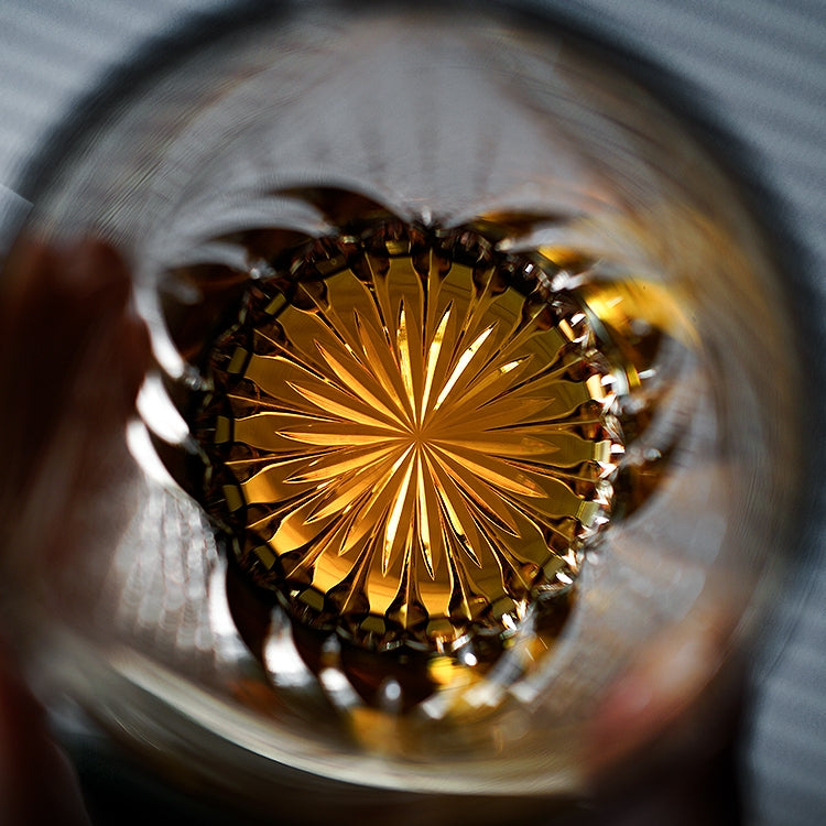 Bicchiere da whisky Kireno Inkstone Flame — Incisione in stile Edo Kiriko, scatola in legno - Desfino