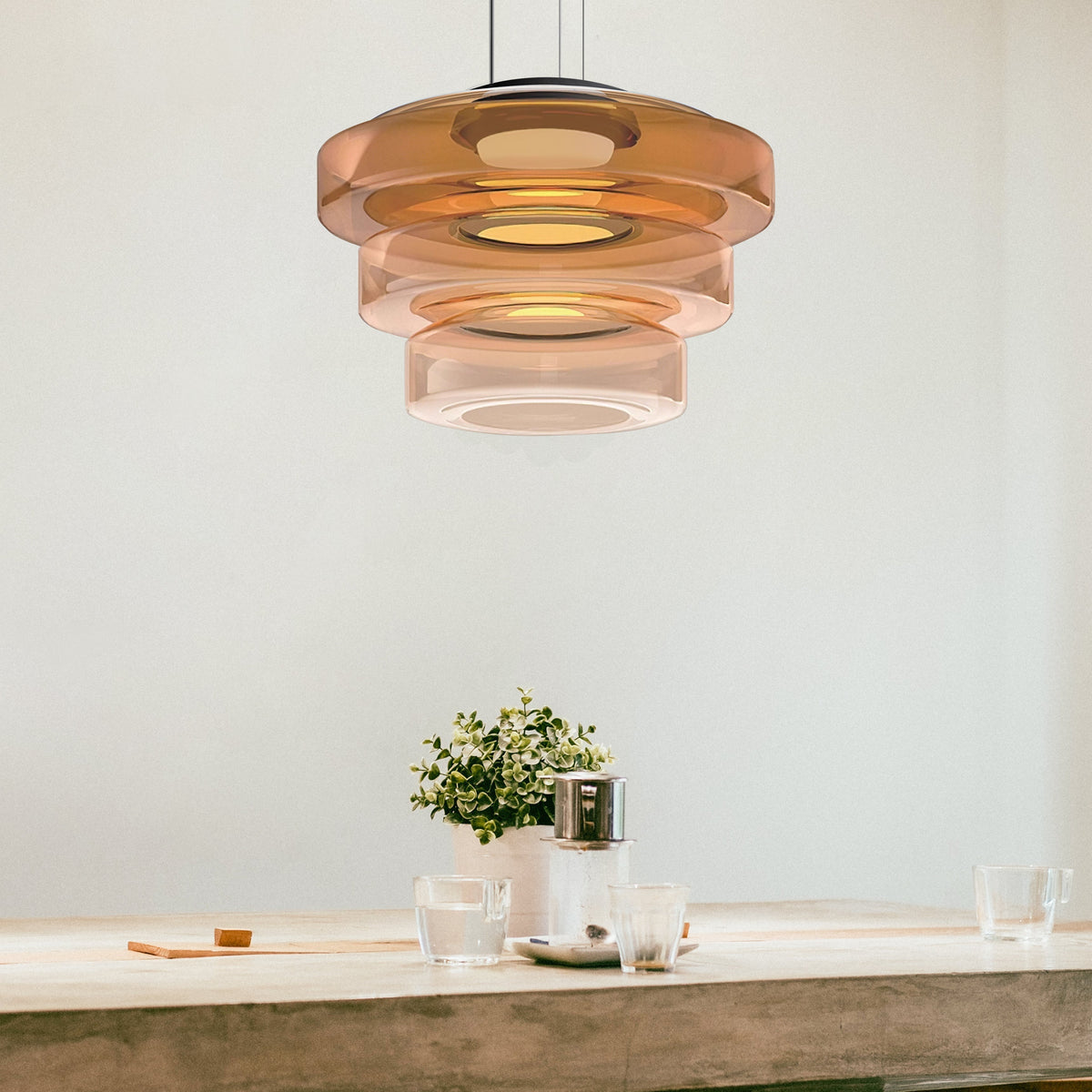 Suspension de plafond en verre Asteron inspirée de la lune et du Bauhaus - Desfino
