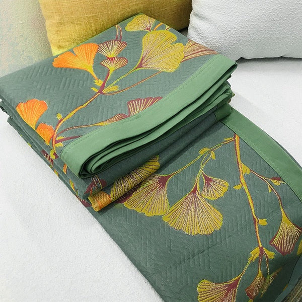 Couvre-lit jacquard réversible douillet Liora, motif de feuilles de ginkgo en silhouette | Desfino