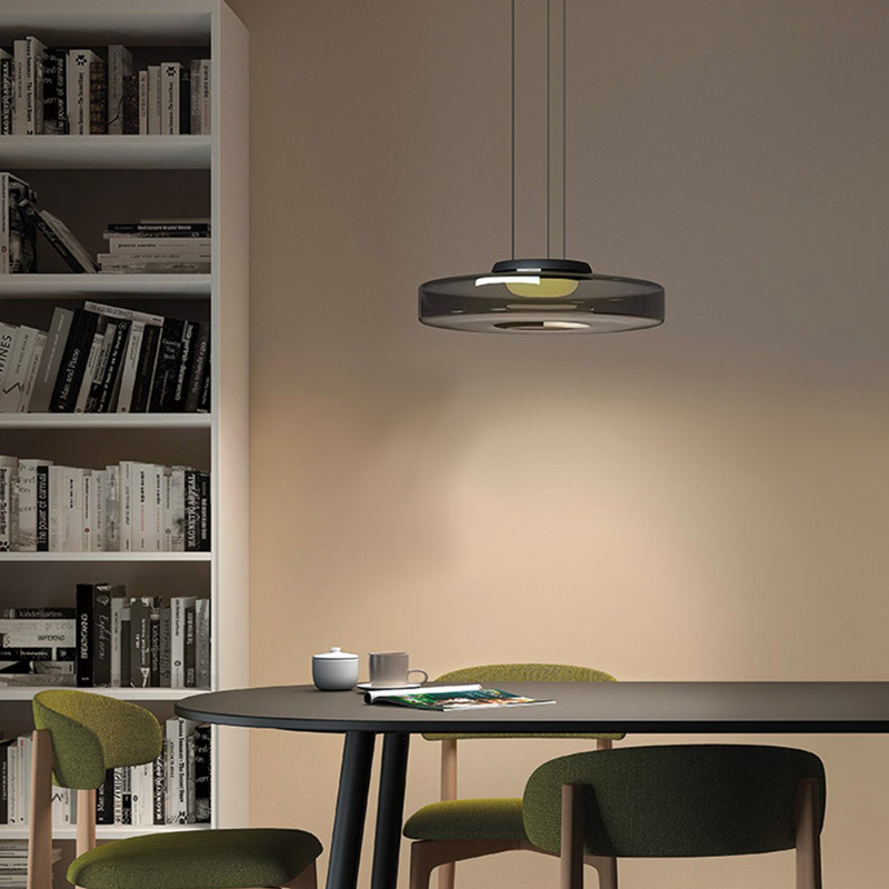 Suspension de plafond en verre Asteron inspirée de la lune et du Bauhaus - Desfino