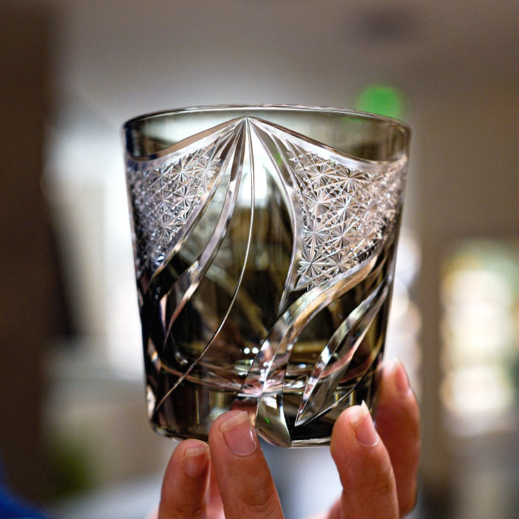 Bicchiere da whisky Kireno Inkstone Flame — Incisione in stile Edo Kiriko, scatola in legno - Desfino