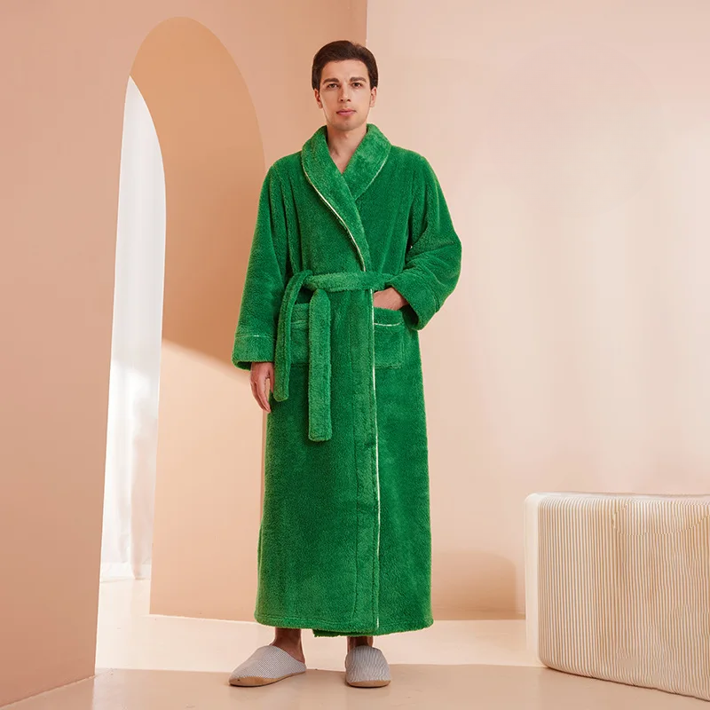CozyFlannel Winter-Bademantel — Umlegekragen, verstellbarer Taillengürtel