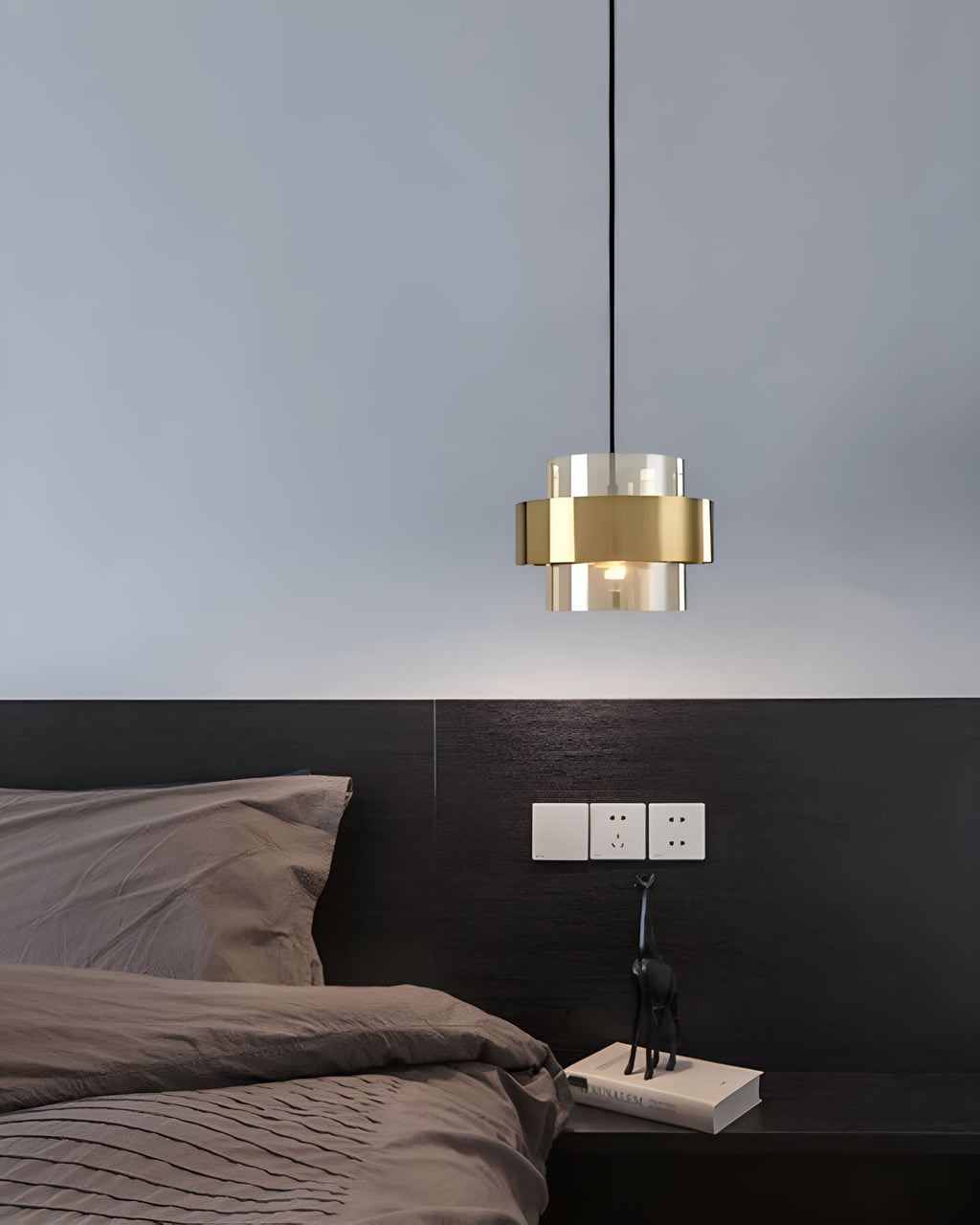 Solara Pendelleuchte aus goldgetöntem Glas - Verstellbares Kabel, Metalldetail - Desfino