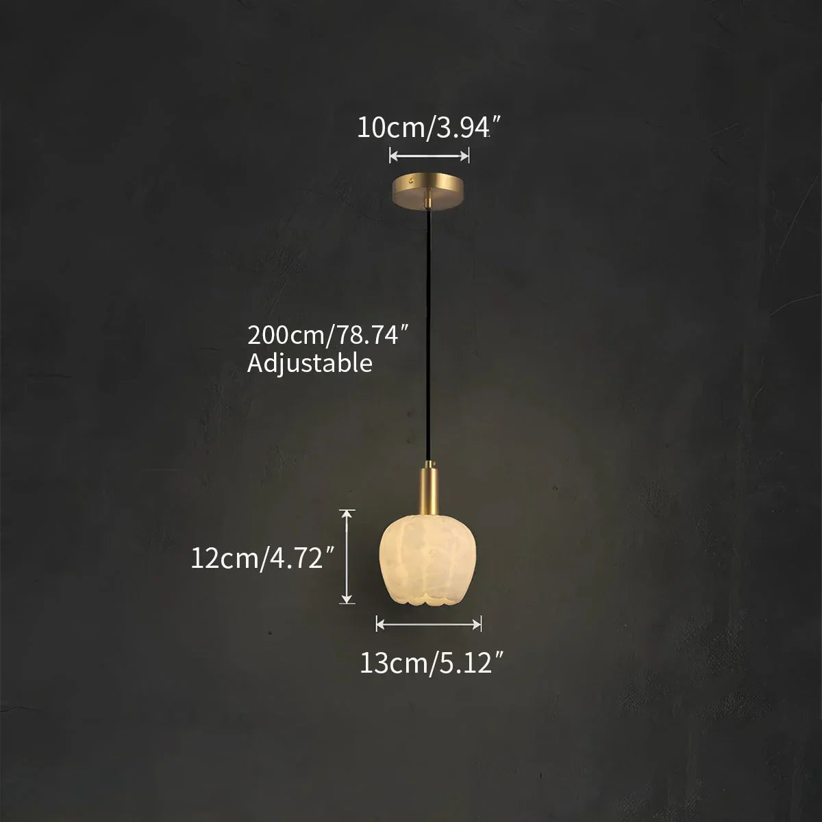 Pendelleuchte in Form einer Blütenknospe aus spanischem Alabaster | Desfino