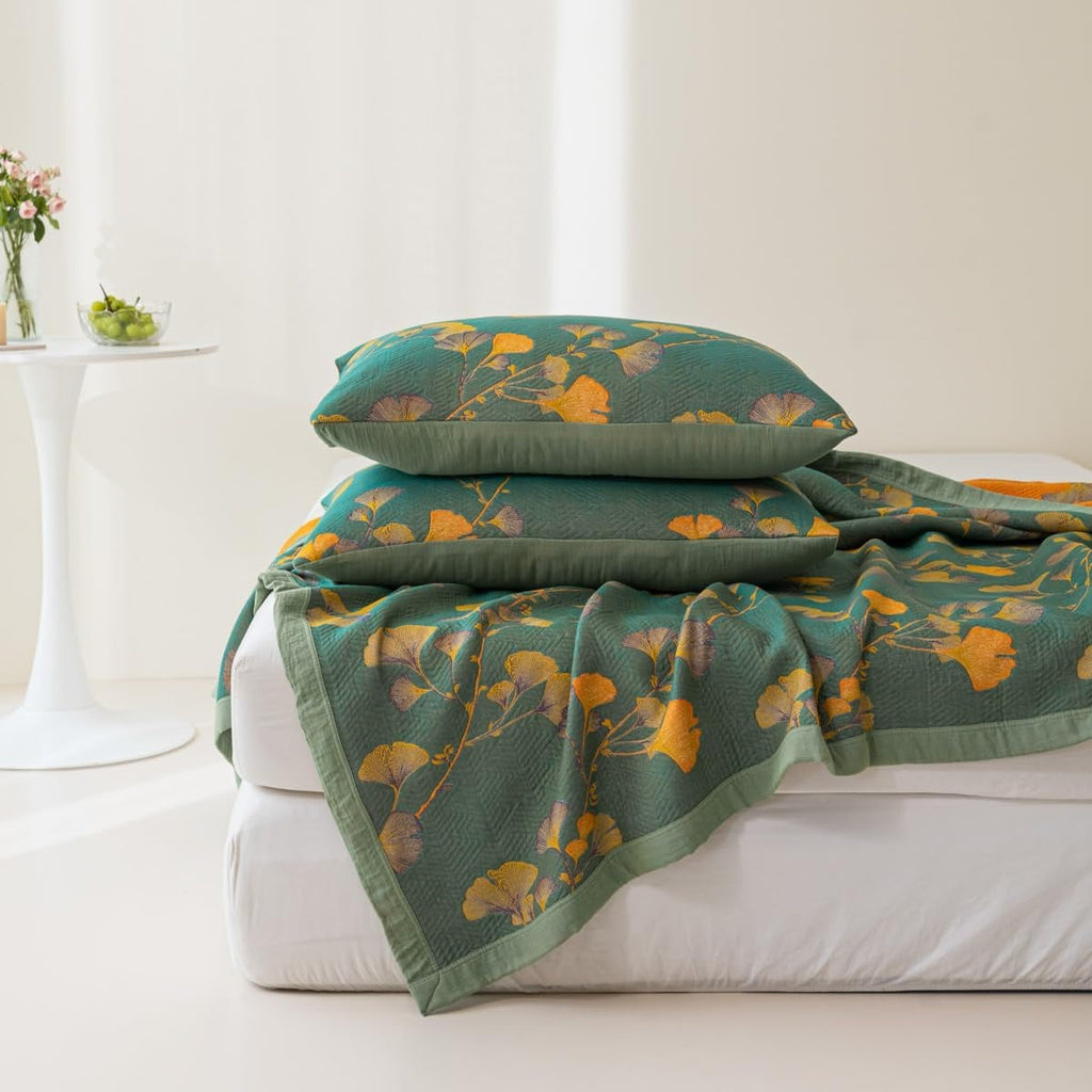 Couvre-lit jacquard réversible douillet Liora, motif de feuilles de ginkgo en silhouette | Desfino