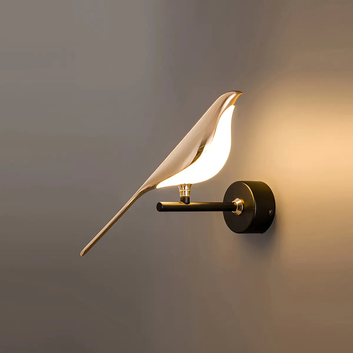Wandleuchte mit goldenen Vögeln für das Schlafzimmer | Desfino