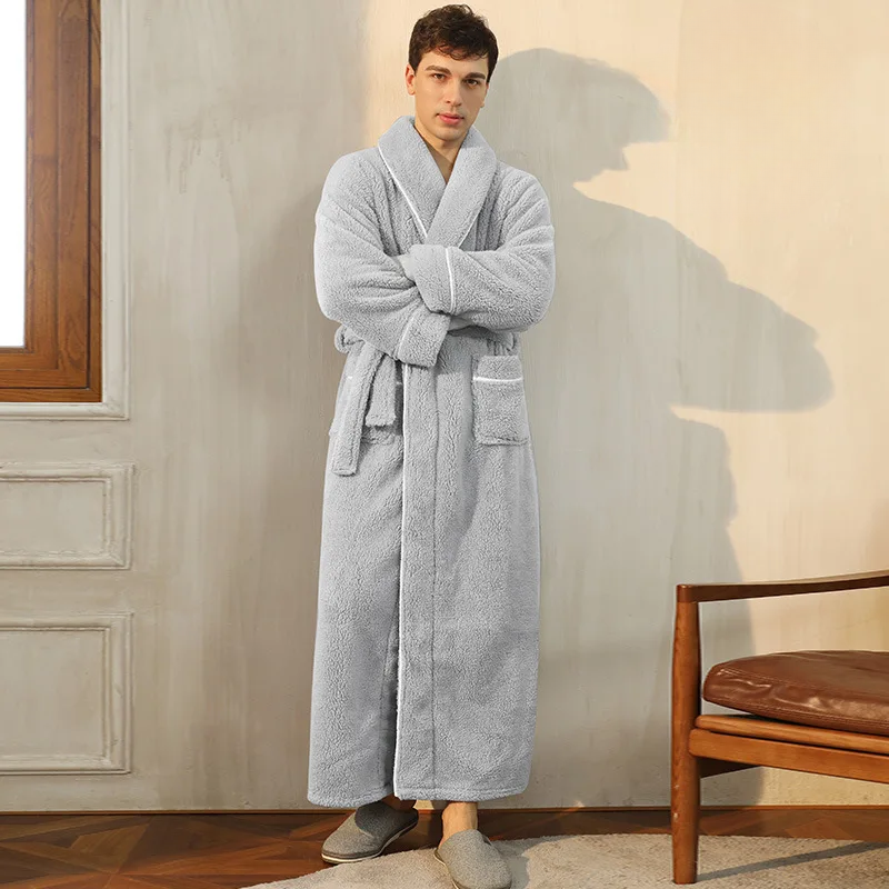 CozyFlannel Winter-Bademantel — Umlegekragen, verstellbarer Taillengürtel