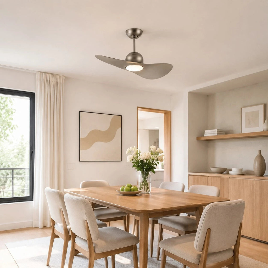 Deckenventilator mit hutähnlicher Leuchte und zwei Flügeln, integrierter LED-Diffusor