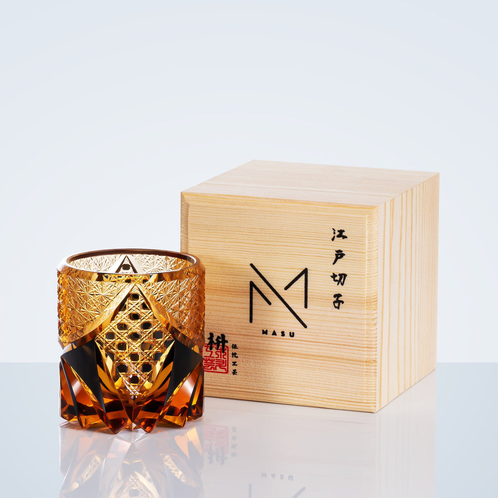 Bicchiere da whisky Kirei Dark Knight con scatola in legno — Realizzato a mano in stile Edo Kiriko - Desfino