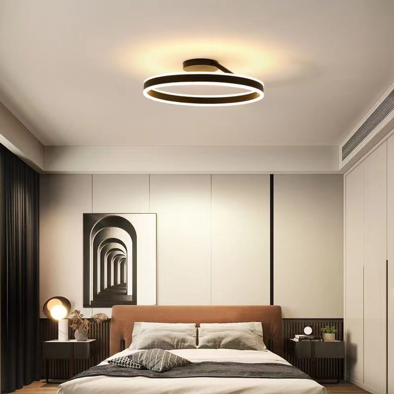 Zlaté stropní LED svítidlo AureliaGlow — moderní elegantní design | Desfino