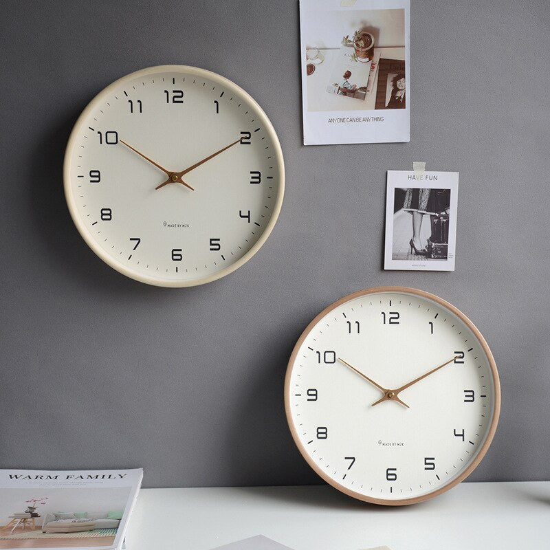 Horloge murale scandinave en bois massif — Design minimaliste carré, 25 × 25 cm ou 30 × 30 cm - Desfino