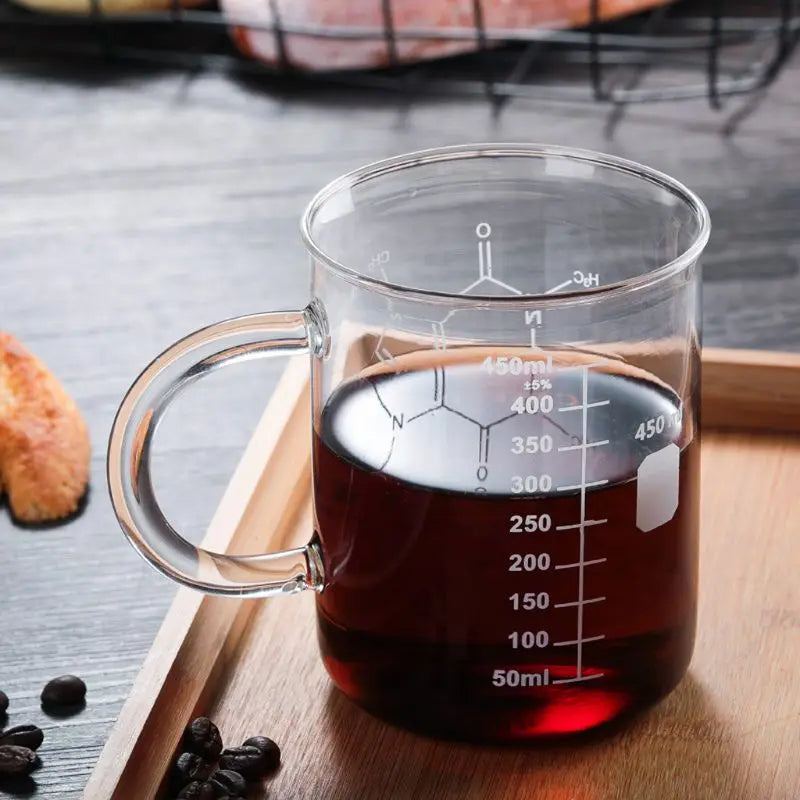 Cană de laborator Quellon cu moleculă de cofeină — cadou pentru iubitorii de cafea - Desfino