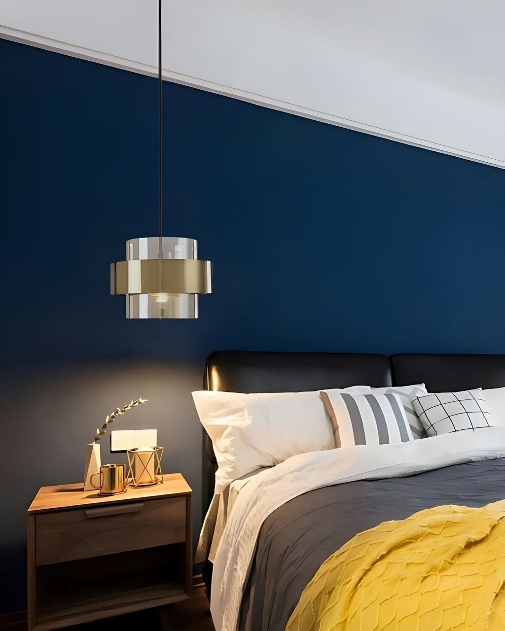 Solara Pendelleuchte aus goldgetöntem Glas - Verstellbares Kabel, Metalldetail - Desfino