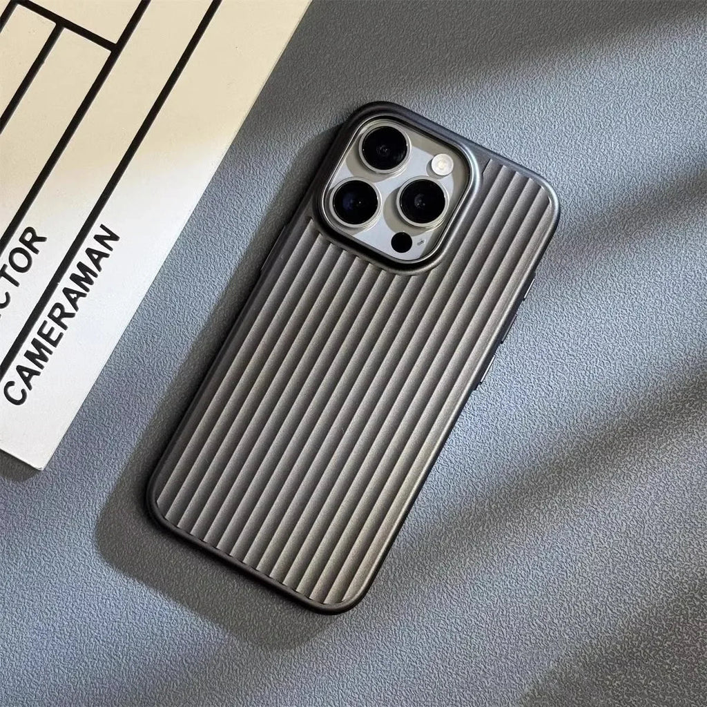 ApexGuard Titanium pouzdro na iPhone — Texturovaný štíhlý úchop a ochrana proti nárazům při pádu