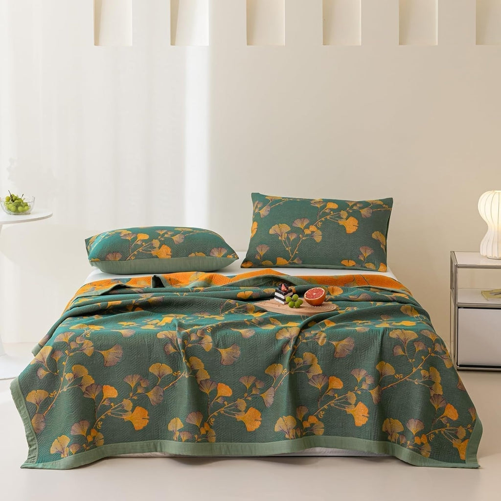 Couvre-lit jacquard réversible douillet Liora, motif de feuilles de ginkgo en silhouette | Desfino