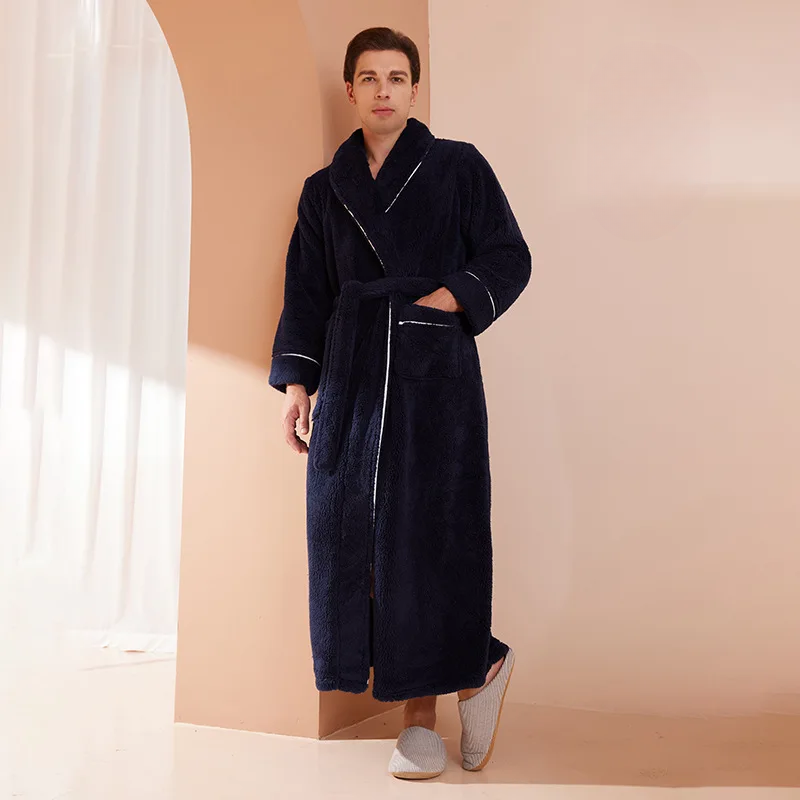 CozyFlannel Winter-Bademantel — Umlegekragen, verstellbarer Taillengürtel