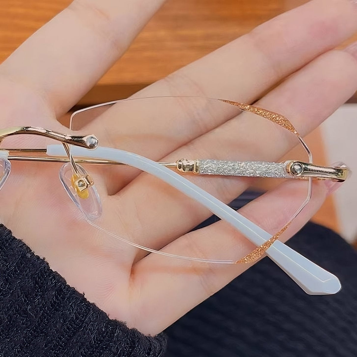 Occhiali da lettura da donna Aurena senza montatura, blu diamantato, con filtro per la luce blu - Desfino