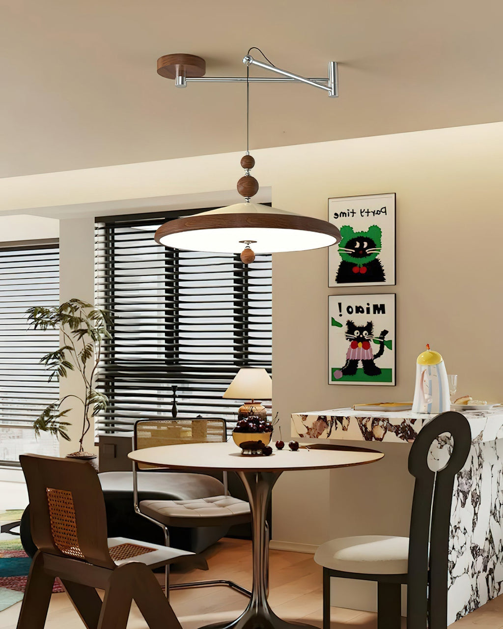 Pendelleuchte mit schwenkbarem Arm – warmes, diffuses Licht, verstellbare Position