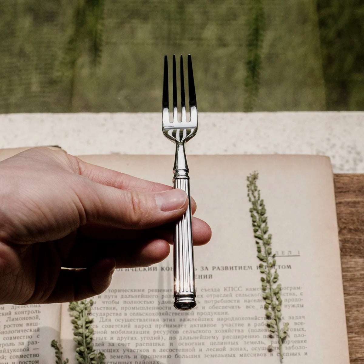 Bellemont Roman Flatware Set — Heavyweight, Classical Pillar Design - Desfino