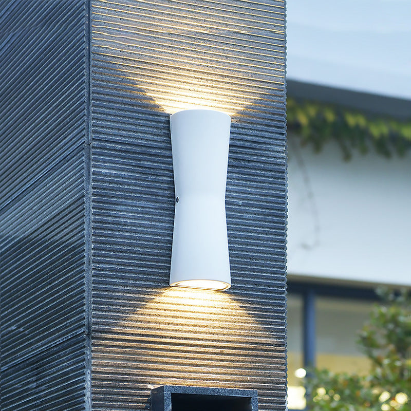 Lampă de perete Asteri minimalistă pentru exterior — neagră și albă, impermeabilă - Desfino