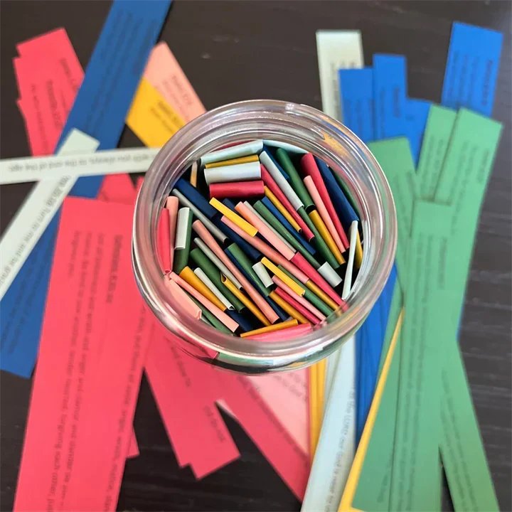 Glas mit täglichen Bibelimpulsen — Nachrichten mit Bibelversen - Desfino