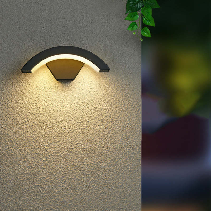 LumaArc vízálló kültéri LED falilámpa — fekete kivitel - Desfino