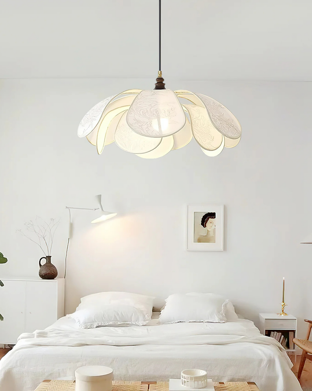 Wisząca lampa Aurelia z warstwowymi płatkami — ciepłe, subtelne światło - Desfino