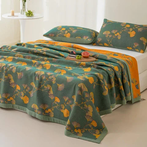 Couvre-lit jacquard réversible douillet Liora, motif de feuilles de ginkgo en silhouette | Desfino