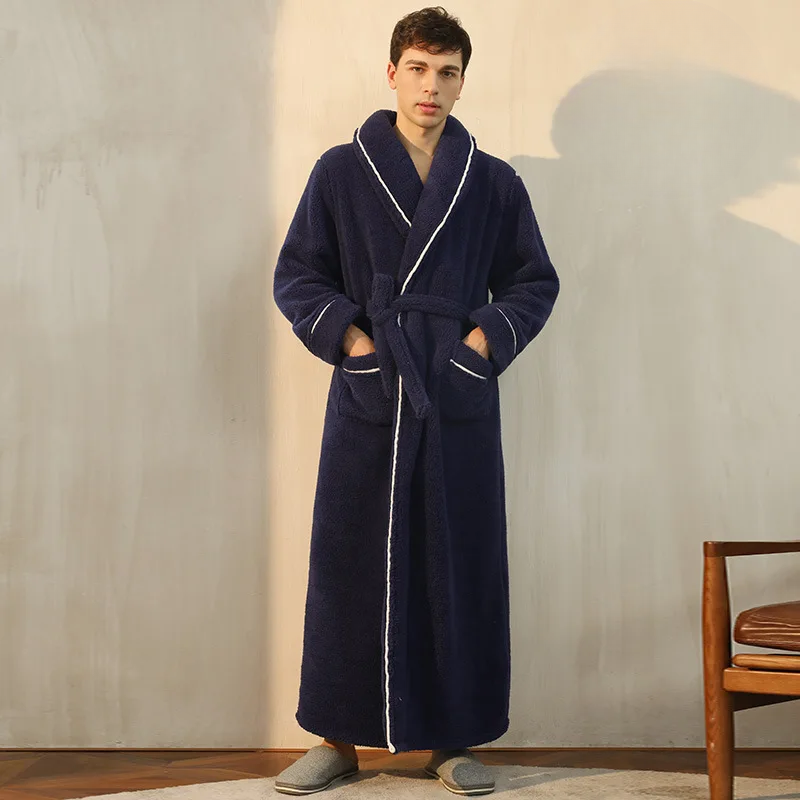 CozyFlannel Winter-Bademantel — Umlegekragen, verstellbarer Taillengürtel