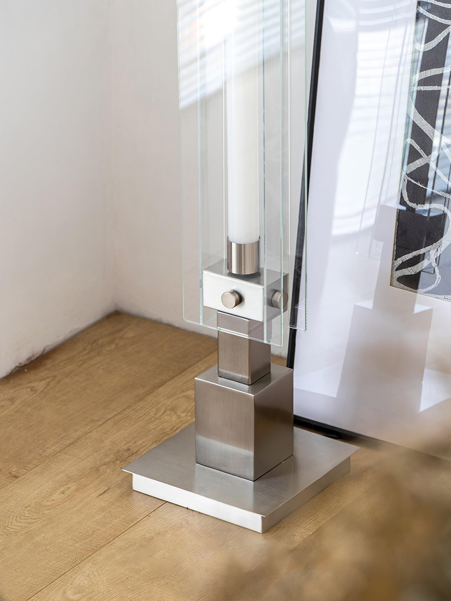 Minimalistische M29-Glasstehleuchte – industrieller Stil