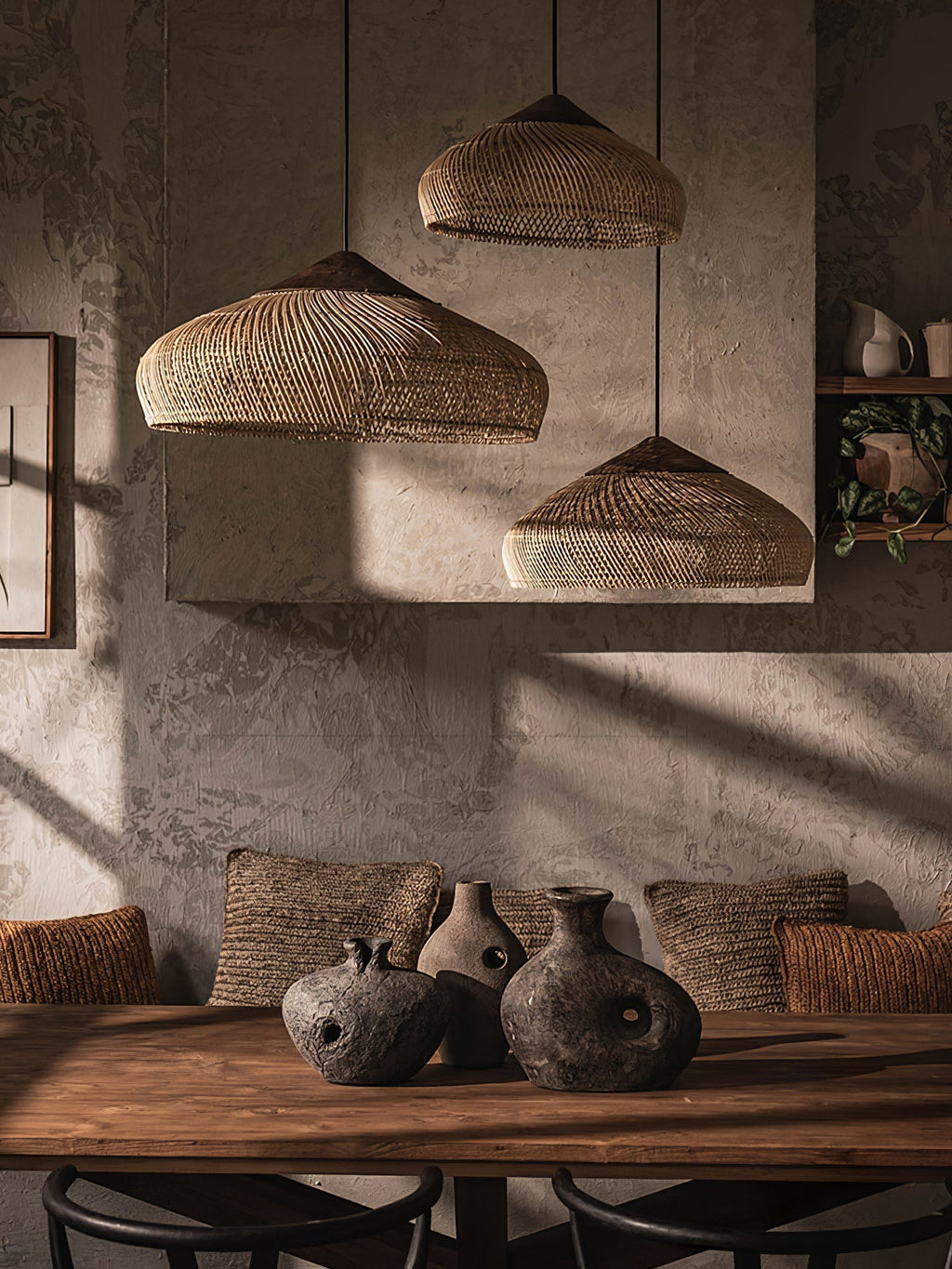 Pendelleuchte aus geflochtenem Rattan – kunstvoll handgewebtes Muster