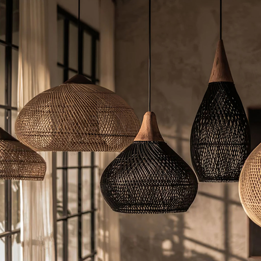 Pendelleuchte aus geflochtenem Rattan – kunstvoll handgewebtes Muster