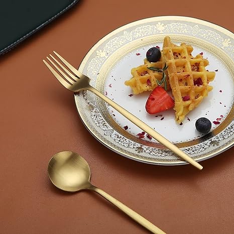 Minimalistinen aterinsetti — selkeälinjaiset aterimet moderniin ruokailuun - Desfino