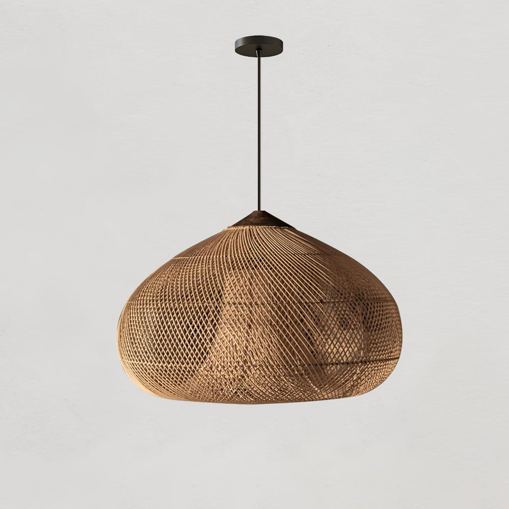 Pendelleuchte aus geflochtenem Rattan – kunstvoll handgewebtes Muster
