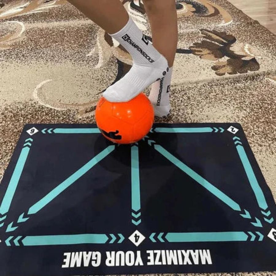 Σετ στρώματος προπόνησης ποδοσφαίρου — 2 x 2 μέτρα, πρόγραμμα βίντεο και κάλτσες με αντιολισθητική λαβή - Desfino