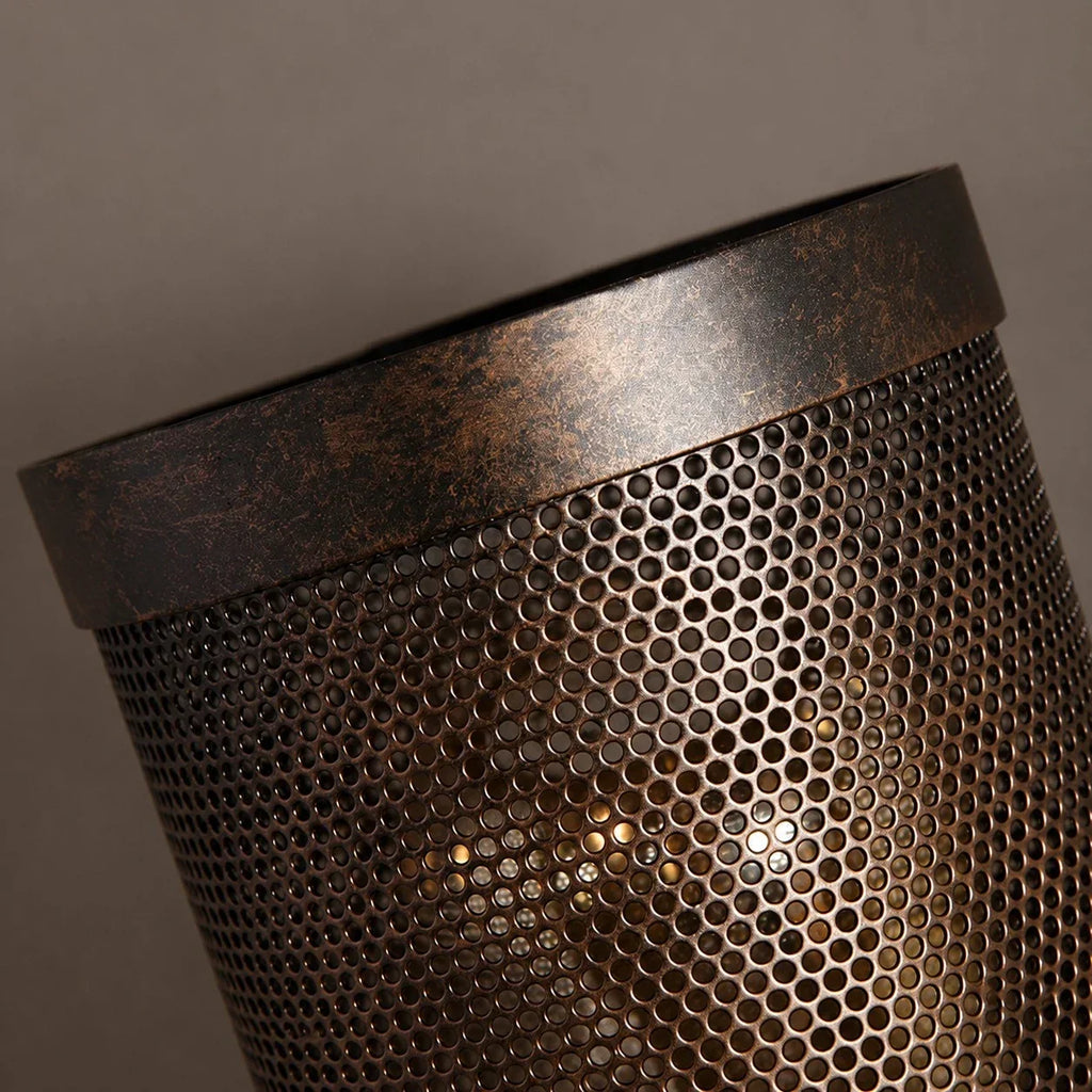 Wandleuchte – industrielles Eisen, rostiges Finish, perforierter Metallschirm