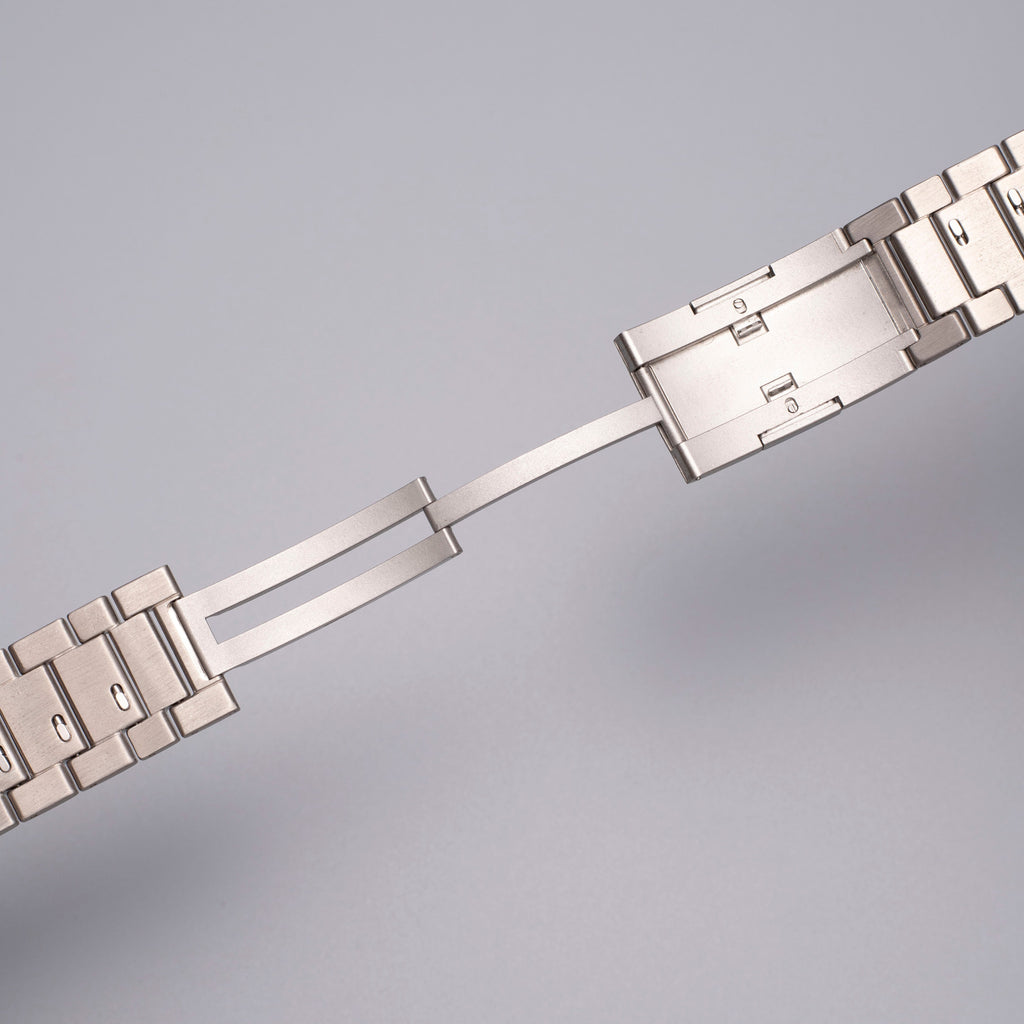 Gravitiq Grade 2 Titanarmband für die Apple Watch — Elegante Optik, magnetischer Verschluss