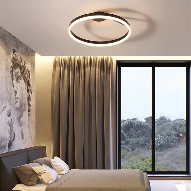 Zlaté stropní LED svítidlo AureliaGlow — moderní elegantní design | Desfino
