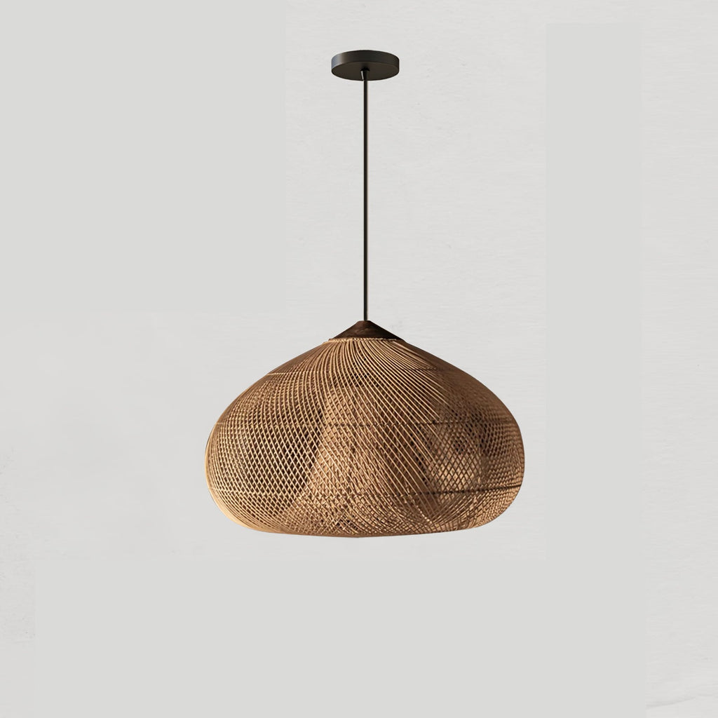 Pendelleuchte aus geflochtenem Rattan – kunstvoll handgewebtes Muster