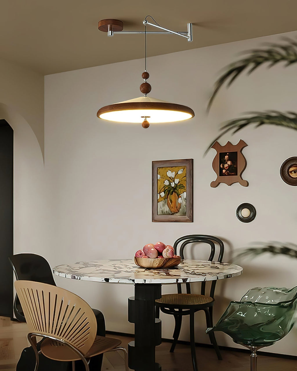 Pendelleuchte mit schwenkbarem Arm – warmes, diffuses Licht, verstellbare Position