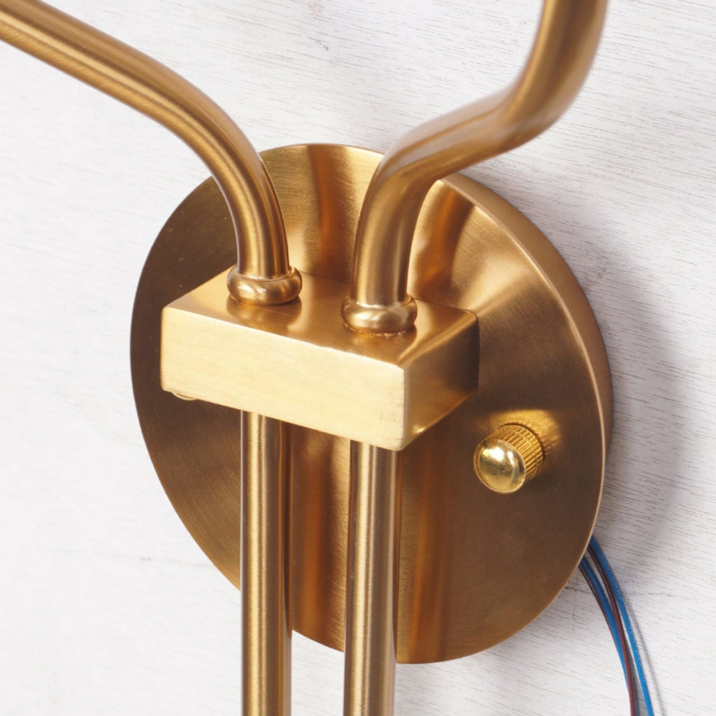 Nástěnná lampa inspirovaná hotely, pozlacená — dvojitá hlava, dvousvětelný design