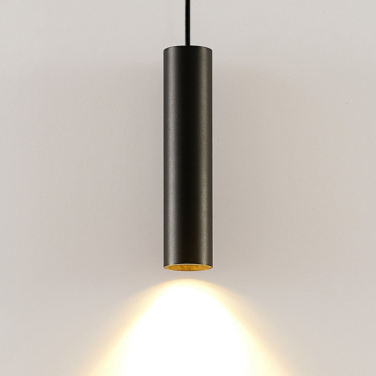 Nowoczesna czarna wisząca lampa rurowa z aluminium do kuchni - Desfino