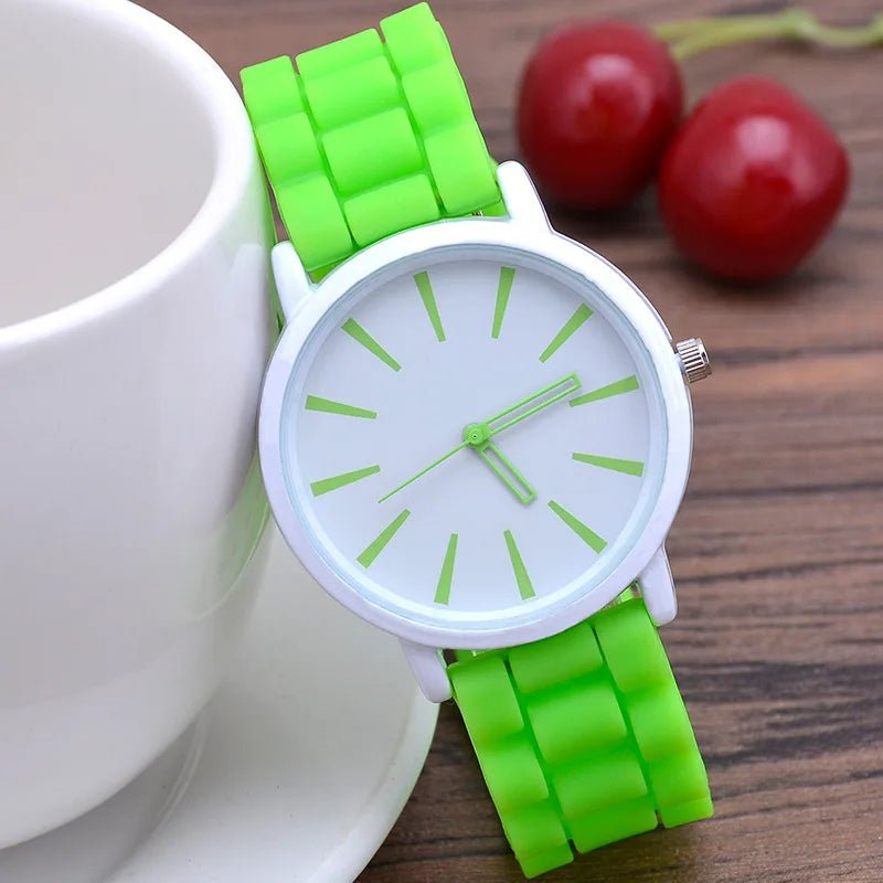 KairoHue Quartz Wristwatch — Clean Dial, Silicone Strap, Buckle Clasp - Desfino