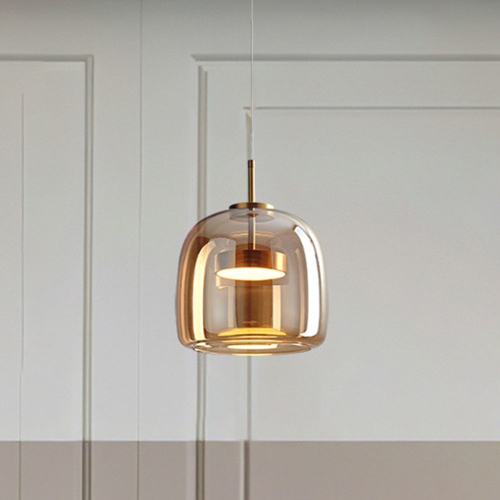 Solara retro-LED-pendel — Ravfarvet glasskærm, guldfarvet metalstel - Desfino