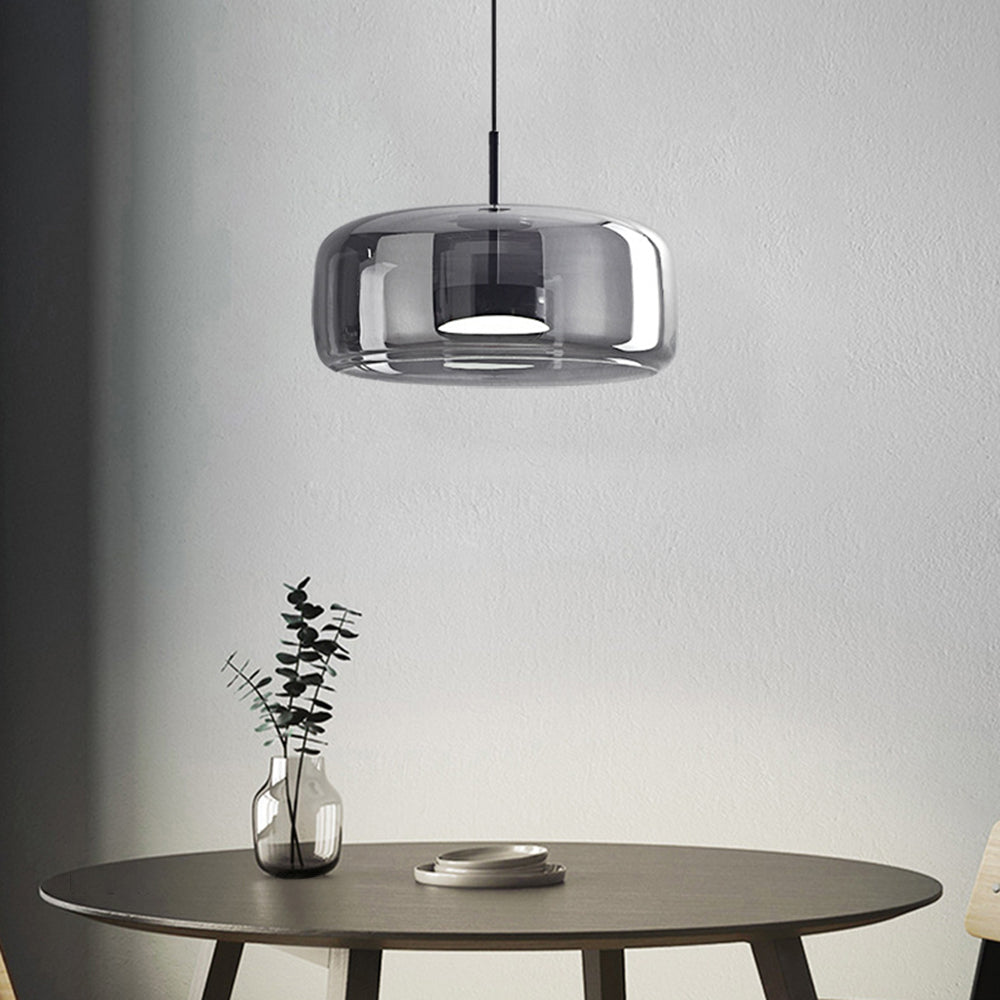 Solara retro-LED-pendel — Ravfarvet glasskærm, guldfarvet metalstel - Desfino