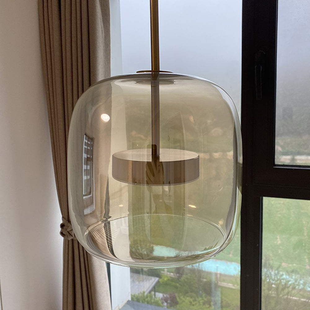 Solara retro-LED-pendel — Ravfarvet glasskærm, guldfarvet metalstel - Desfino