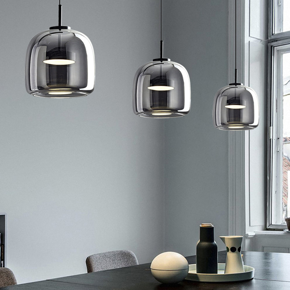 Solara retro-LED-pendel — Ravfarvet glasskærm, guldfarvet metalstel - Desfino