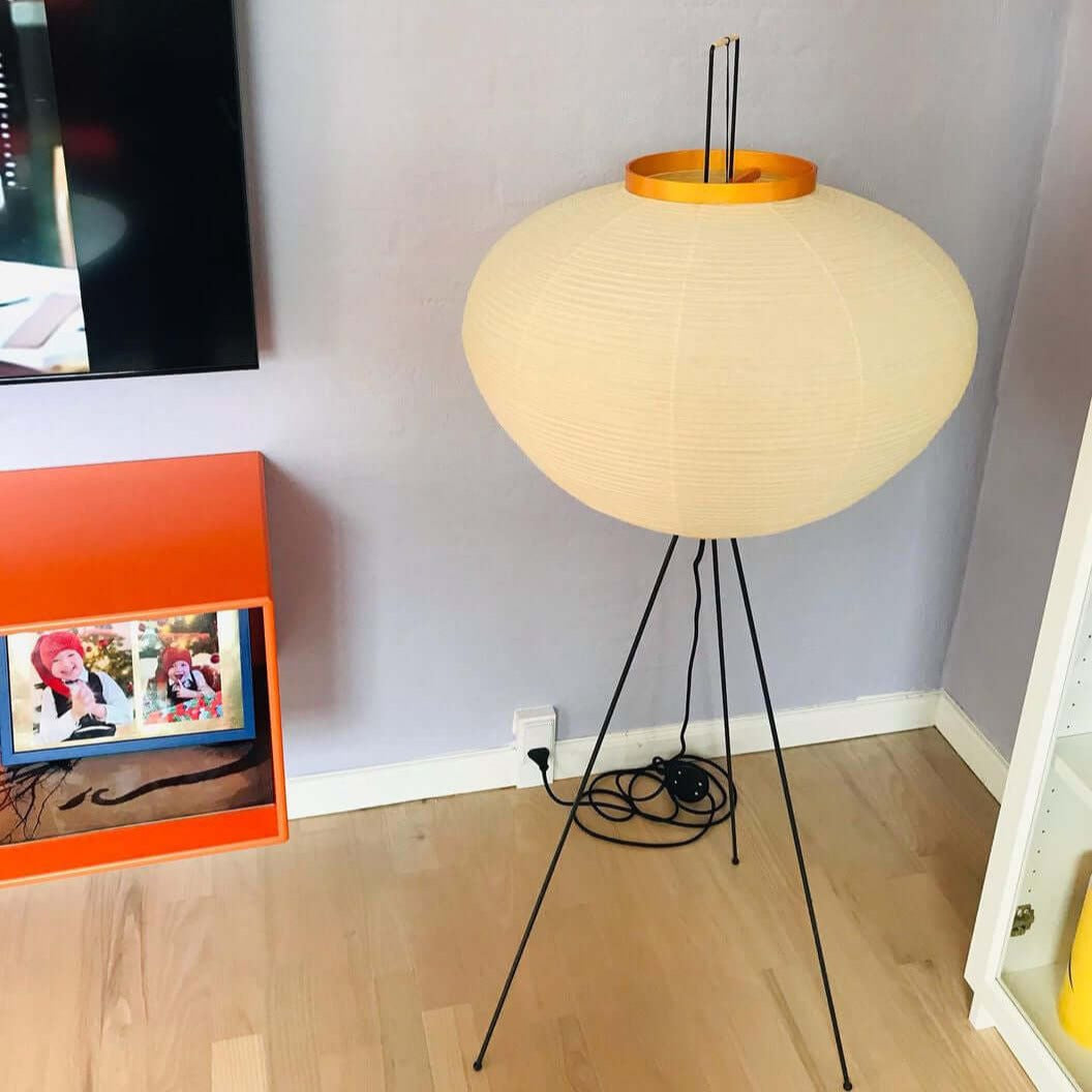 Hikaru slank gulvlampe inspirert av Japan, i rispapir - Desfino
