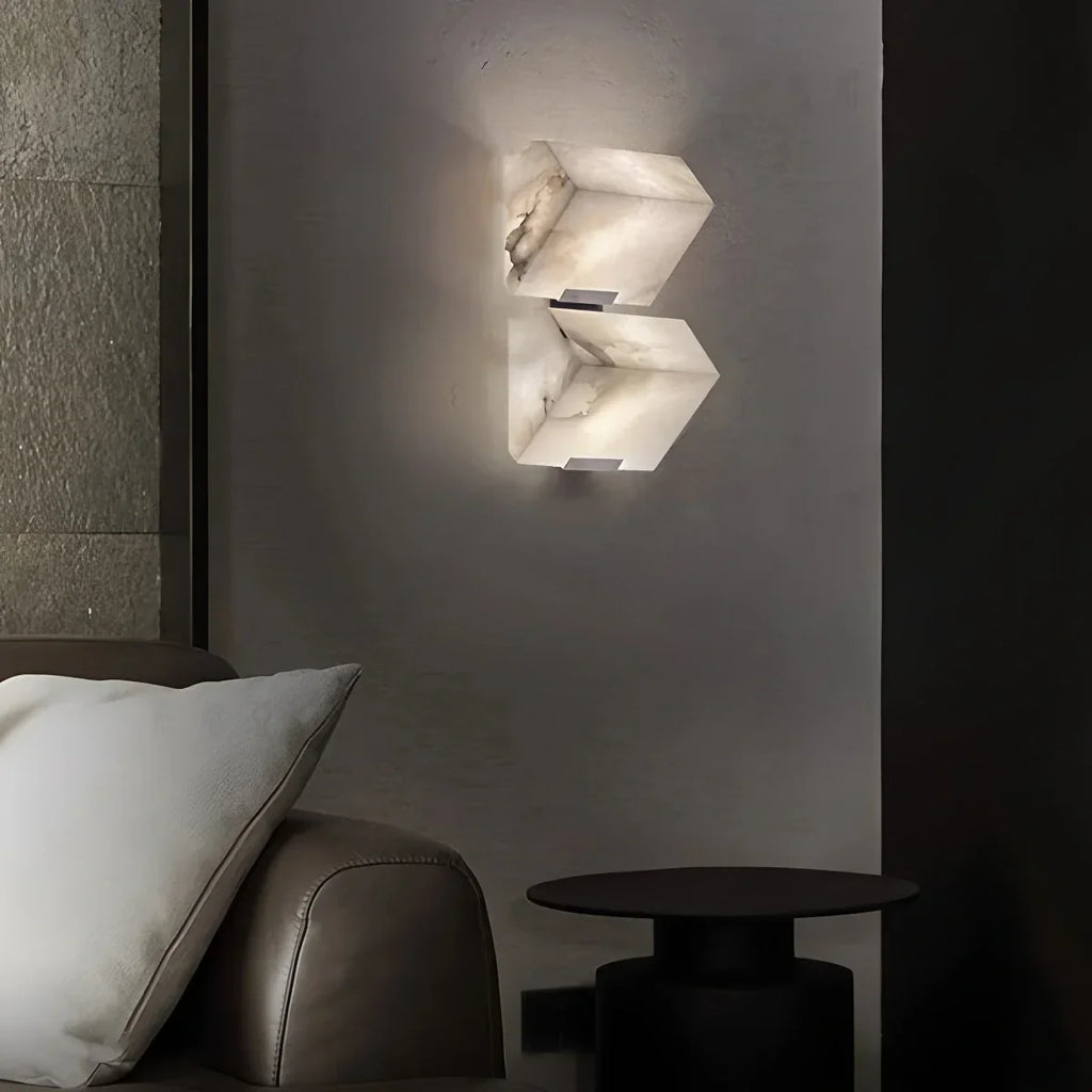Spanische Alabaster-Wandleuchte mit drei abgeschrägten Blöcken | Desfino