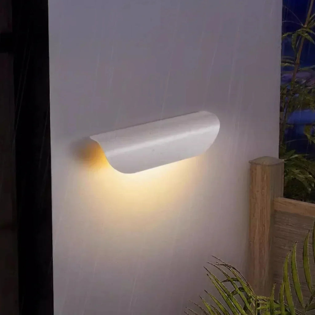 Curled Leaf Outdoor Wall Light | Desfino